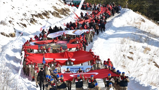 Türkiye, Sarıkamış şehitlerini anmak için Allahuekber Dağları'nda bir araya geldi