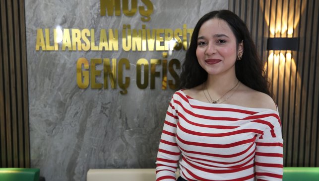 Üniversite öğrencileri Genç Ofis aracılığıyla yurt dışı deneyimi yaşıyor