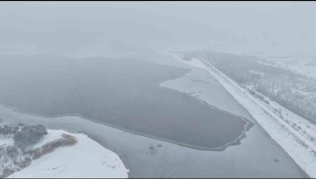 Elazığ'da Cip Baraj Gölü'nün bazı kısımları buz tuttu
