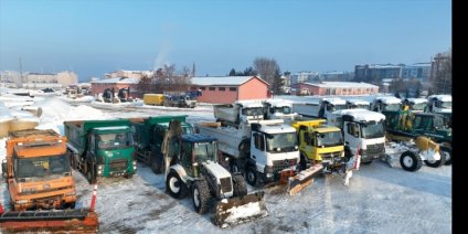 Ağrı'da kardan kapanan okulların ve kamu kurumlarının yolları açılıyor