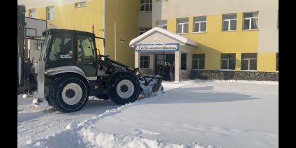 Ağrı'da 90 okul ve kamu kurumunda kar temizleme çalışması