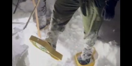 Hedik giyen köylülerin karda zorlu mücadelesi