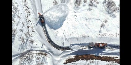 Hasköy-Mutki güvenlik yolunda çığ riskine rağmen karla mücadele sürüyor