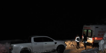 Bitlis'te ekipler kar nedeniyle yolu kapanan hasta için seferber oldu