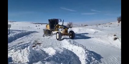 Elazığ'da kapalı köy yollarında çalışmalar sürüyor