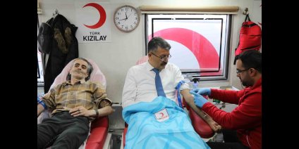 Vali Çelik, kan verdi ve kan bağışı için çağrı yaptı