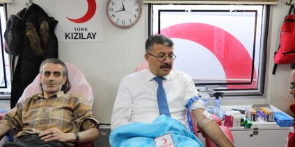 Hakkari Valisi Çelik, kan bağışı kampanyasına destek verdi 