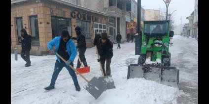 Diyadin'de karla mücadele çalışmaları devam ediyor