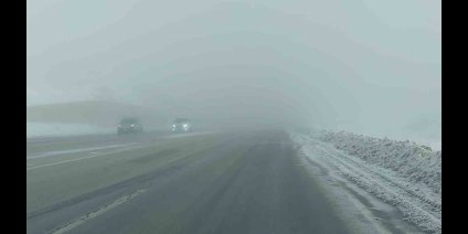 Van-Özalp kara yolunda sis görüş mesafesini düşürdü