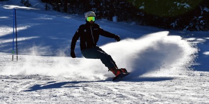 Kars'ta Alp Disiplini ve Snowboard İl Birinciliği Yarışları yapıldı