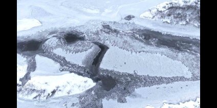 Dondurucu soğukların hakim olduğu Muş'ta Karasu Nehri buz tuttu