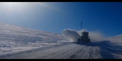 Kars Özel İdaresi bin saatlik çalışmayla kapalı köy yolu bırakmadı