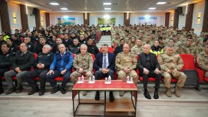 Hakkari'de etkili iletişim ve stres yönetimi konferansı düzenlendi