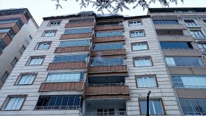 Bitlis'te çatıdan düşen kar ve buz kütlesinin altında kalan kadın öldü