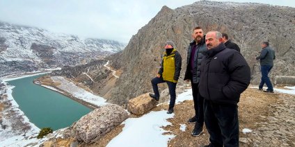 Kemaliye Kaymakamı Emirhan Arıkan, Toybelen Köyü’nün tarihi yapılarında inceleme yaptı