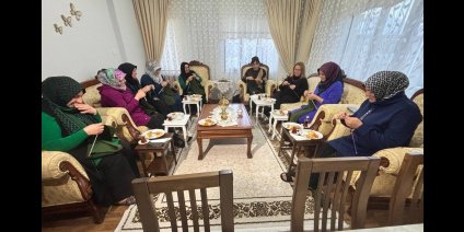 Erzincanlı gönüllü annelerden Mehmetçiğe ilmek ilmek destek