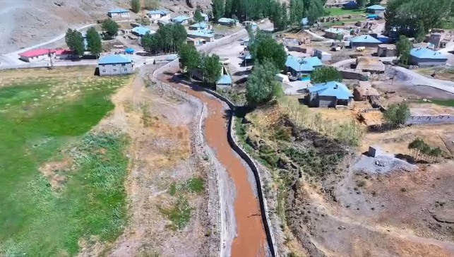 Van'da sel ve taşkın riski, dere yataklarına kurulan tesislerle önleniyor