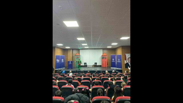 Milli teknoloji hamlesi "Karagöz ve Hacivat" ile tiyatro sahnesinde çocuklarla buluştu