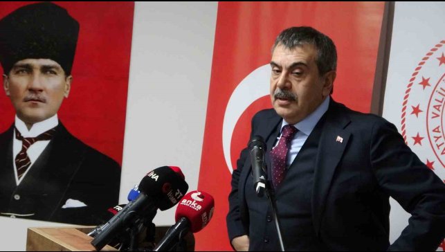 Bakan Tekin Malatya'da görme engelli öğrencilerle bir araya geldi