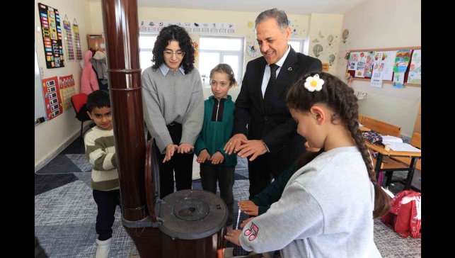 Vali Usta'dan fedakar öğretmene ve 4 öğrencisine ziyaret