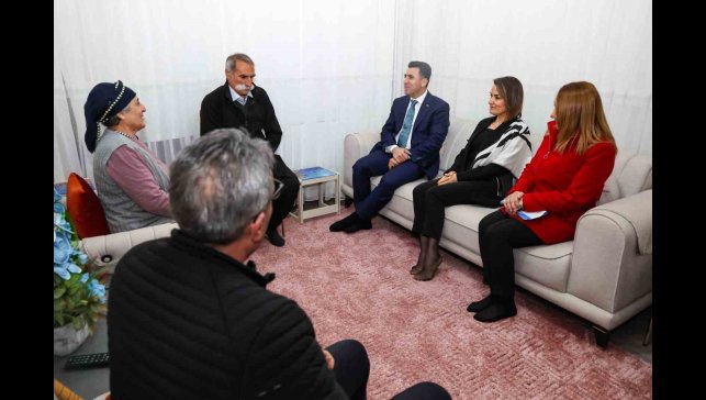 Vali Aygöl'den üç kuşağı buluşturan aileye ziyaret