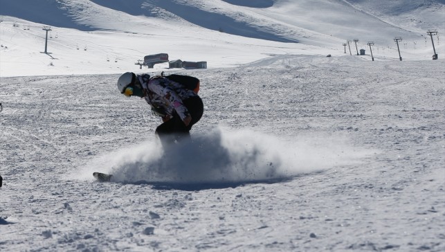 Van'daki Abalı Kayak Merkezi'nde kayak sezonu açıldı
