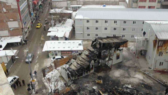 Malatya'da şantiyede çıkan yangının hasarı gündüz görüntülendi
