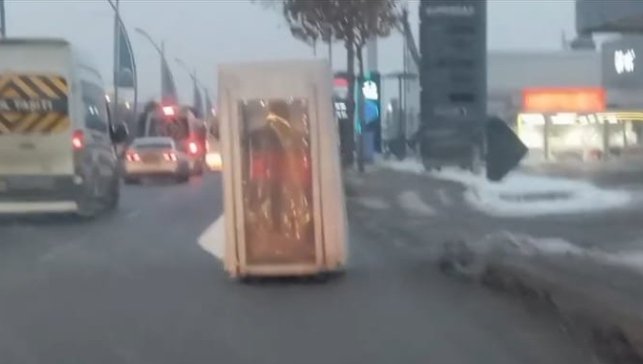 Gören bir daha baktı