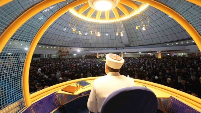 Bu haftaki Cuma hutbesinde "Namaz müminin miracıdır" mesajı