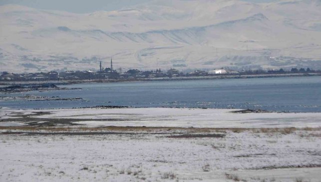 Uzmanlardan Van Gölü Havzası için uyarı: Kar yağışı aldatmasın