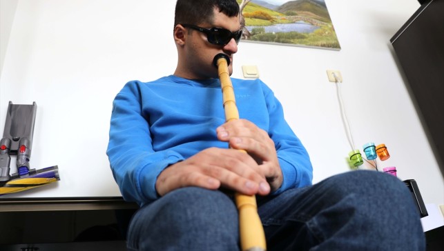 Görme engelli genç, müzik yeteneğini devlet sanatçısı olarak taçlandırmak istiyor