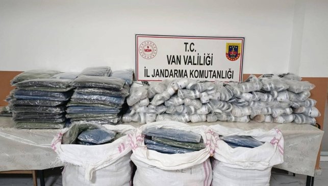 Van'da 4,1 milyon TL değerinde kaçak eşya ele geçirildi