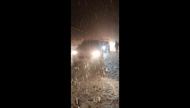 Hakkari'de çığ düştü: Çok sayıda araç yolda mahsur kaldı