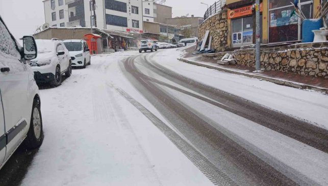 Kış lastiği tek başına yetmiyor: Sürücülere hayati uyarılar