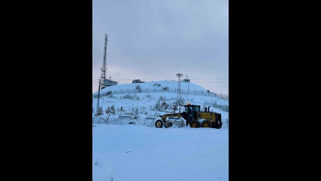 Elazığ'da kapalı 19 köy yolunda çalışmalar sürüyor