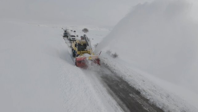 Erzincan'da kar ve tipi: 328 köy yolu ulaşıma kapandı