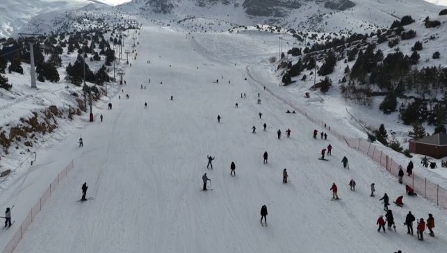 Hafta sonunu değerlendirenlerin adresi Ergan Kayak Merkezi oldu