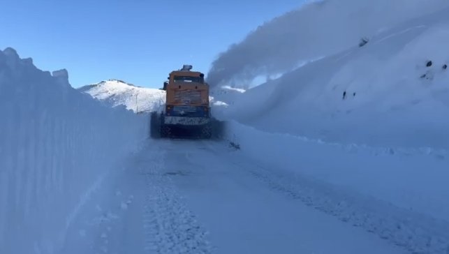 Elazığ'da kapalı 93 köy yolunda çalışmalar sürüyor