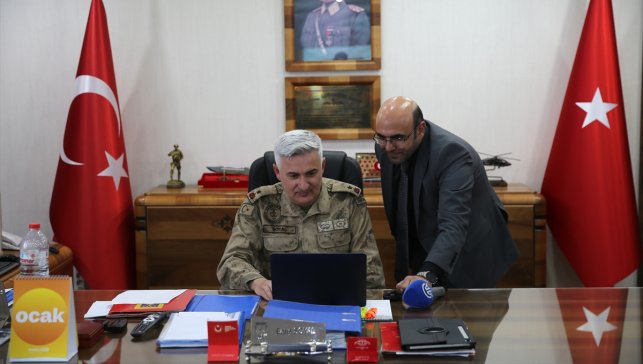 Bitlis İl Jandarma Komutanı Tuğgeneral Soyal, AA'nın Yılın Kareleri oylamasına katıldı