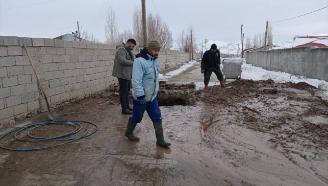 VASKİ ekipleri şebeke hatlarında onarım çalışmasını tamamladı
