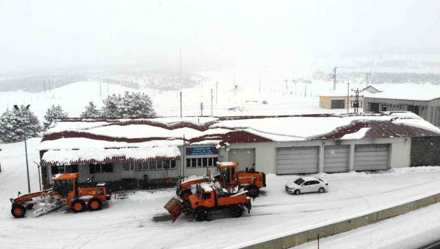 Erzincan'da kar ve sis ulaşımı aksattı, iki ilçede eğitime ara verildi