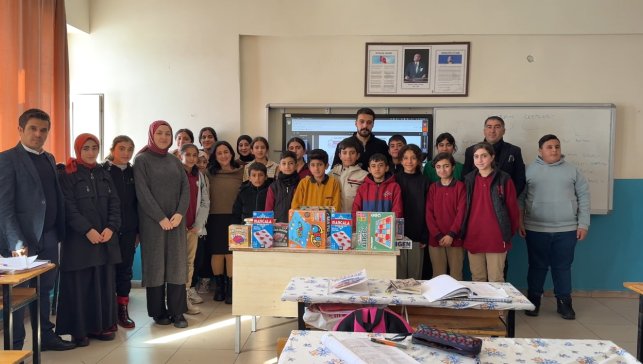 Sınırdaki öğrencilere "akıl ve zeka oyunları" desteği