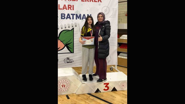 Elazığ'a bilek güreşinde 3 madalya