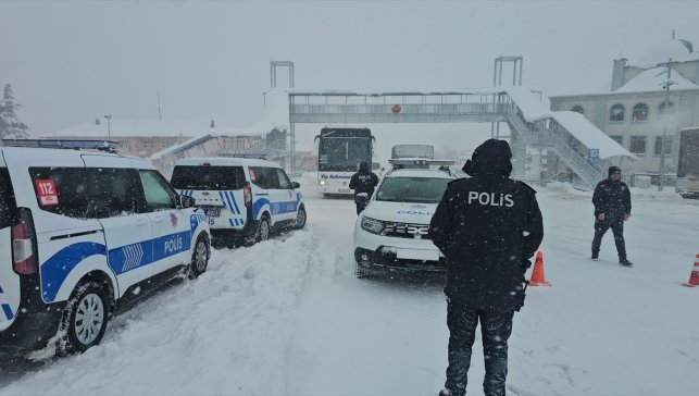 Erzincan-Gümüşhane kara yolu kar nedeniyle ulaşıma kapatıldı