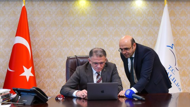 Van Valisi Balcı, AA'nın Yılın Kareleri oylamasına katıldı