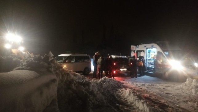 Malatya'da kar nedeniyle mahsur kalan yaralı ve beraberindekiler kurtarıldı