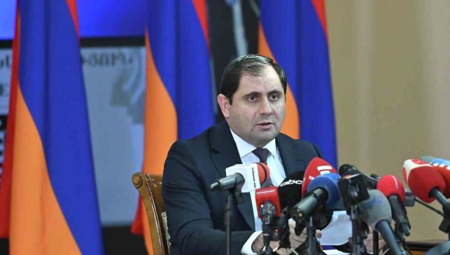 Ermenistan Savunma Bakanı Papikyan: "Azerbaycan ile silahlanma yarışına girmeyi planlamıyoruz"