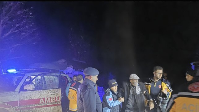 Yolu kapanan köyde mahsur kalan KOAH hastasının yardımına UMKE yetişti