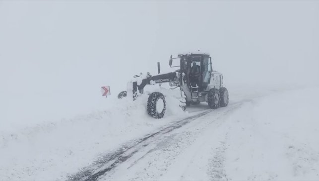 Malatya'da ulaşıma kapanan 86 mahallenin yolu açıldı