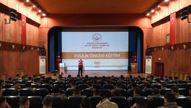 Erzincan'da askerlere evlilik öncesi eğitim verildi
